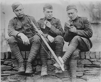 old-us-soldiers-smoking.jpg